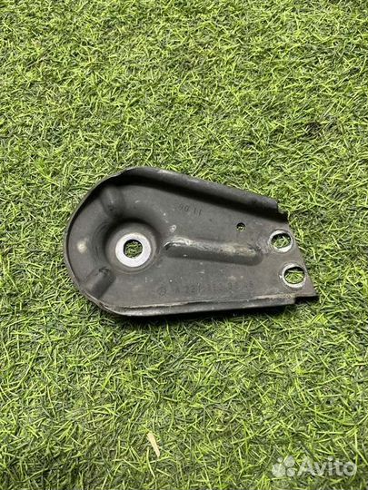 Кронштейн задней балки левый Mercedes S W221 5.5