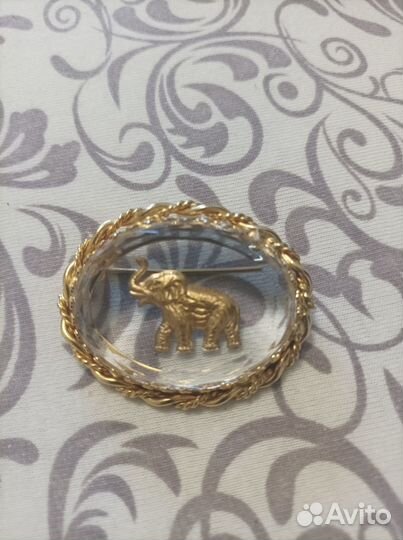 Винтажная крупная брошь Люцит США