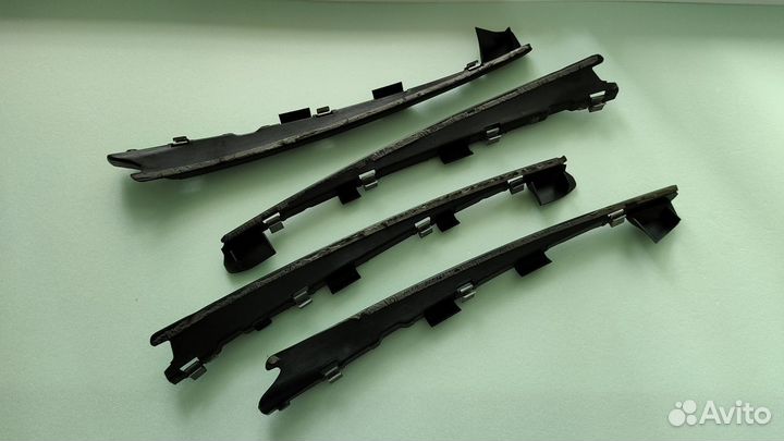 Кронштейн уплотнителя двери Ауди А5 (8T)