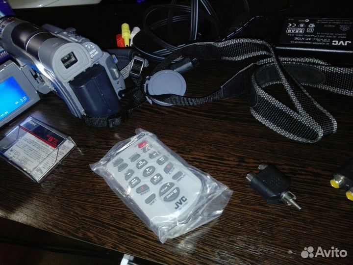 Видеокамера JVC GR-D30E