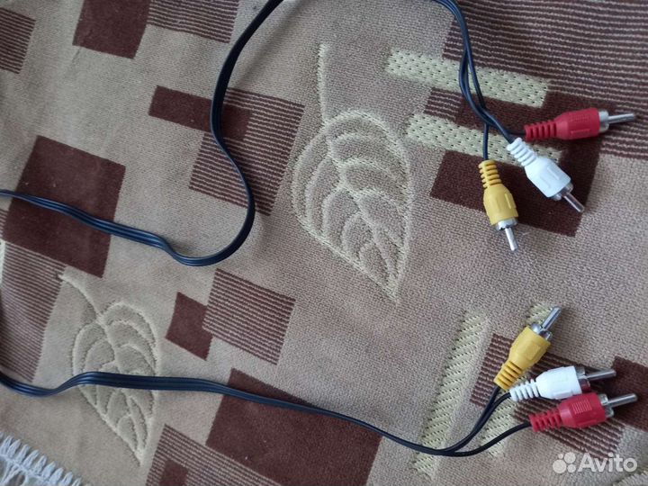 Кабель для подключения видео магнитофон и DVD