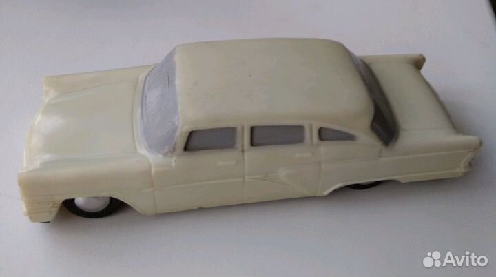 Коллекционная модель авто Газ-13