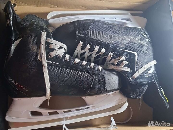 Коньки хоккейные