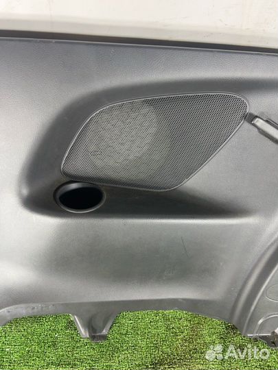 Обшивка салона задняя правая Toyota Celica ZZT231