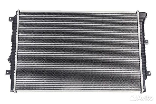 Радиатор охлаждения двигателя Volkswagen Passat