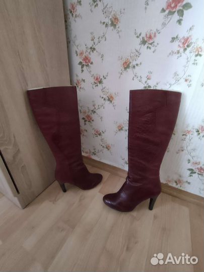 Сапоги бордового цвета