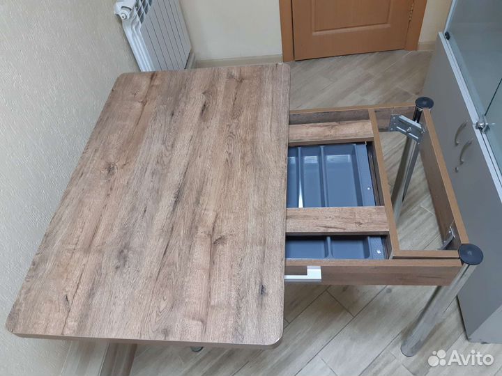 Стол обеденный