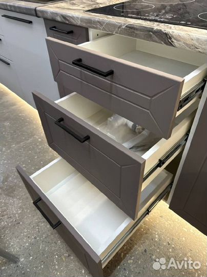 Кухня мдф со столешницей. Цена реальная