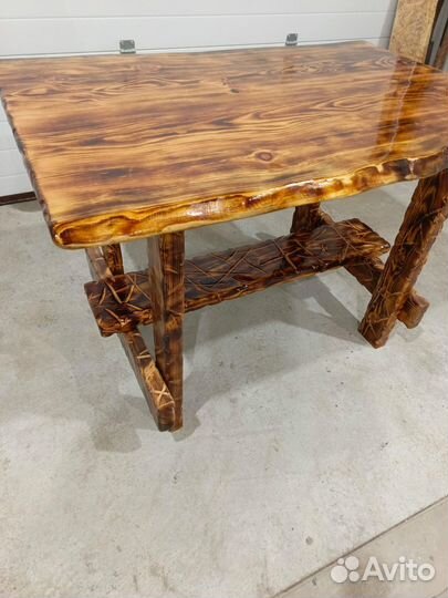 Стол из натурального дерева