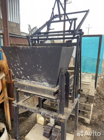 Станок по производству кирпича