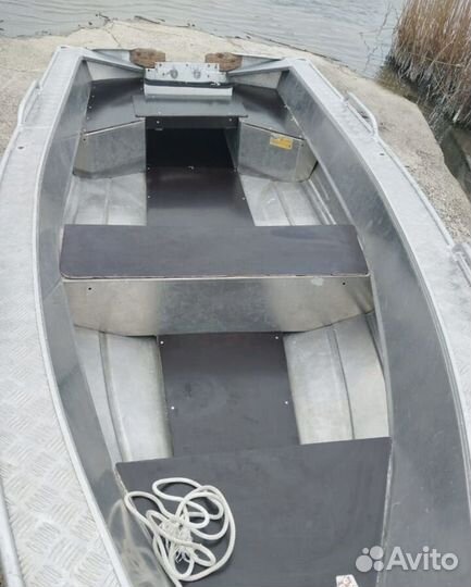 Лодка с мотором
