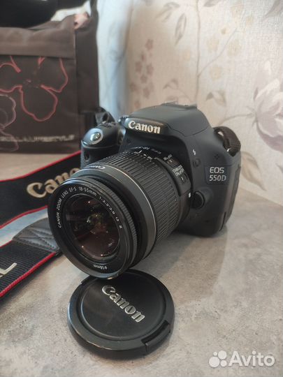 Зеркальный фотоаппарат Canon EOS 550 D