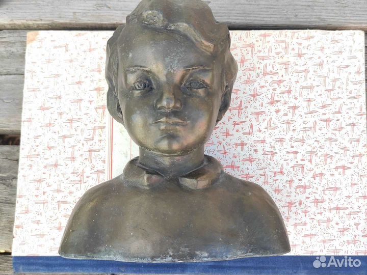 Бюст Юный Ленин