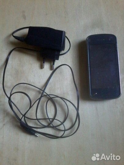 Нерабочий телефон Nokia N97 с зарядкой
