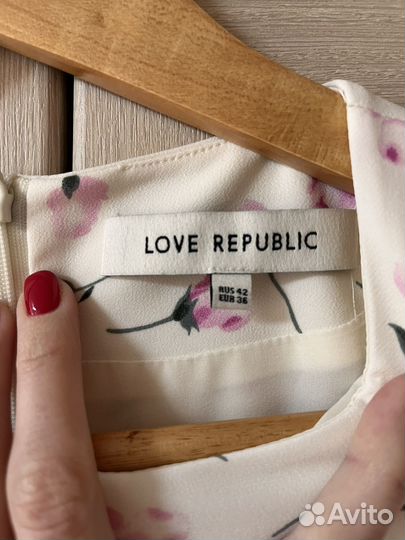 Платье с объемными рукавами love republic