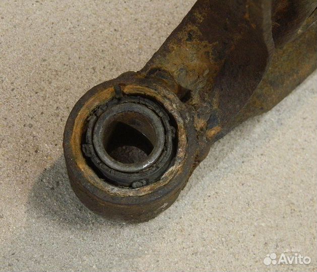 Рычаг передний левый Nissan Maxima J30 3.0