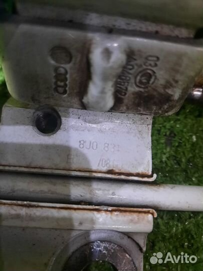 Петля двери передняя левая Audi Tt 8J BWA (2.0T)