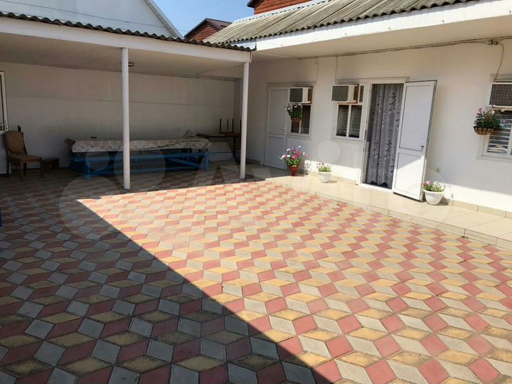 Комната 14 м² в 8-к., 1/1 эт.