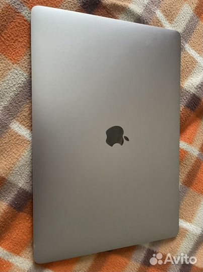 Apple MacBook Pro 15 2018 Touch Bar