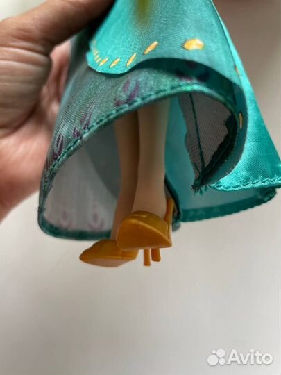 Поющая кукла Анна из Холодного сердца