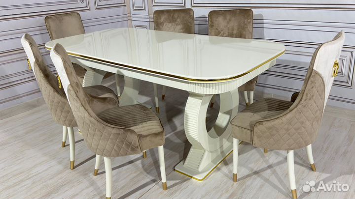 Стол со стульями в гостинную