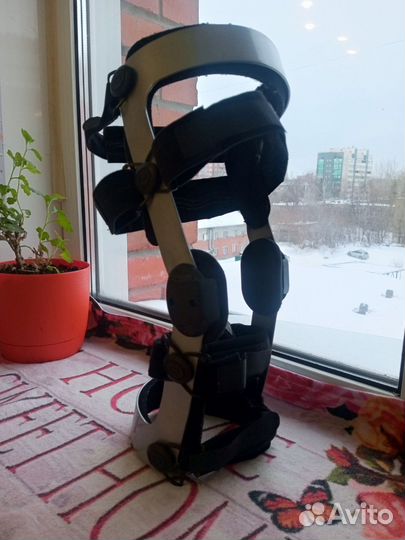 Ортез коленного сустава для реабилитации и спорта