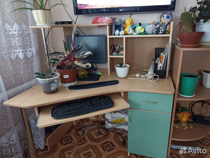 Компьютерный стол