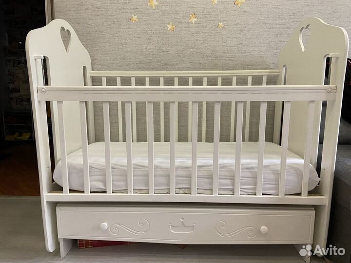 Детская кроватка с поперечным маятником