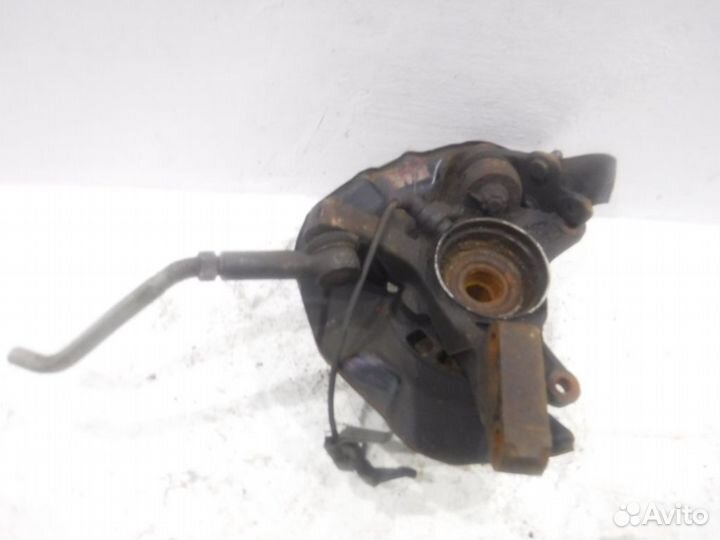 Кулак передний правый