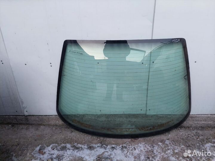 Стекло заднее Audi 100 C4