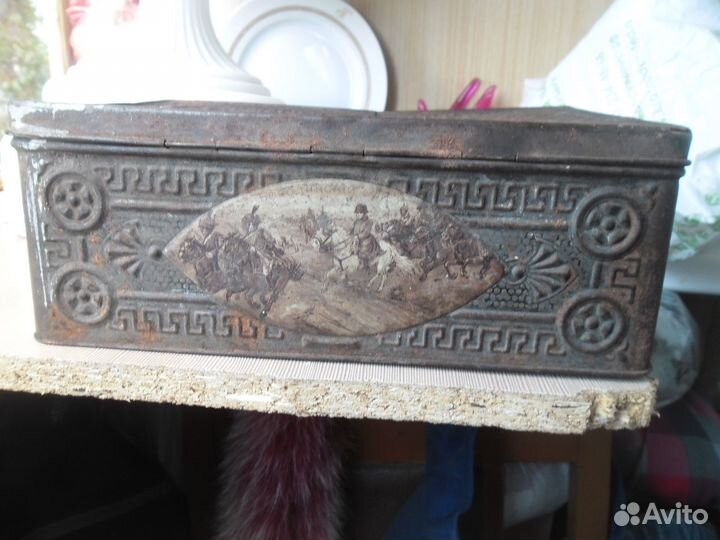 Жестяная старинная коробка кондитерская фабрика Д