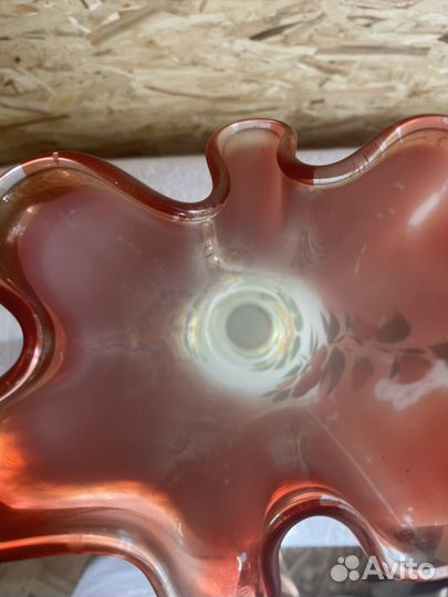 Ваза стеклянная с тонкой талией