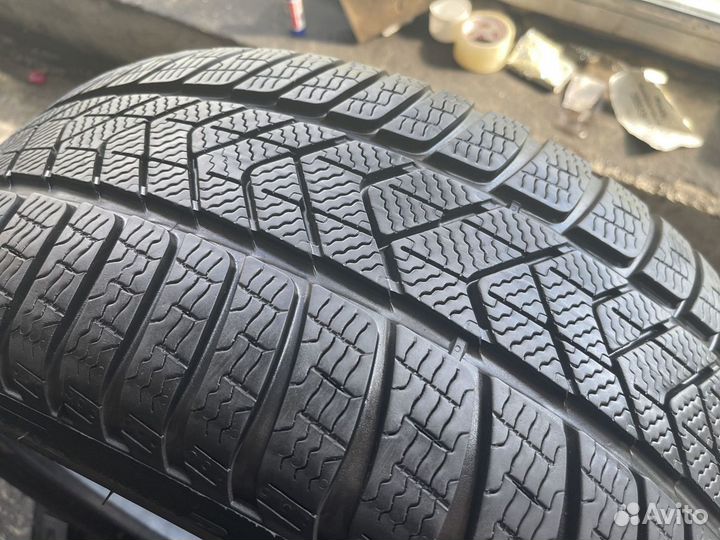 Pirelli Winter Sottozero 3 245/40 R19 и 275/35 R19 V
