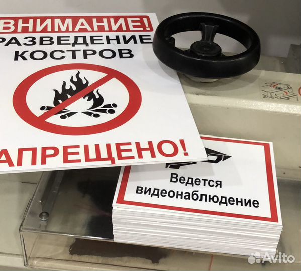 Печать на баннерах, самоклейки, на холстах