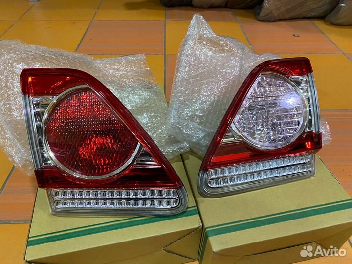 Фонари в крышку багажника Toyota Corolla 10-13