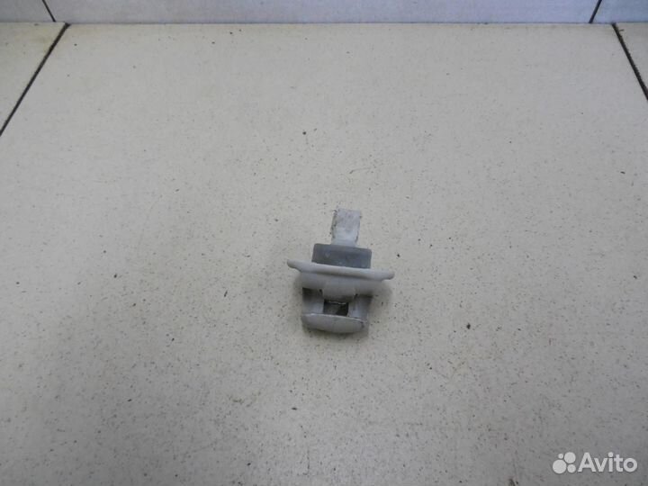 Крючок солнцезащитного козырька Duster 2012