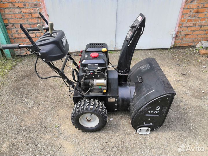 Снегоуборщик бензиновый Hyundai S 1170 б/у