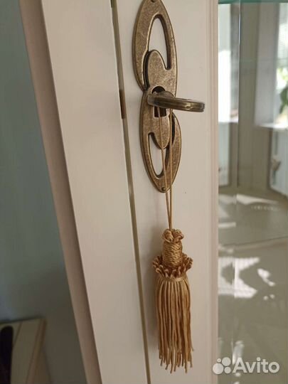 Шкаф витрина