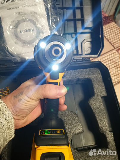 Шуруповерт dewalt 18v новый