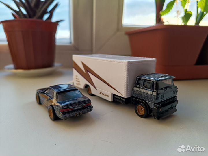 Hot Wheels Premium Custom Kaido House Tomica 1/64
