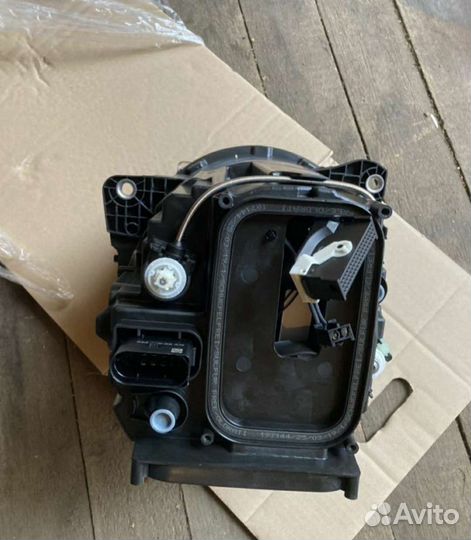 Правая фара Mercedes W463