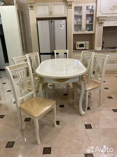 Кухонный стол и стулья