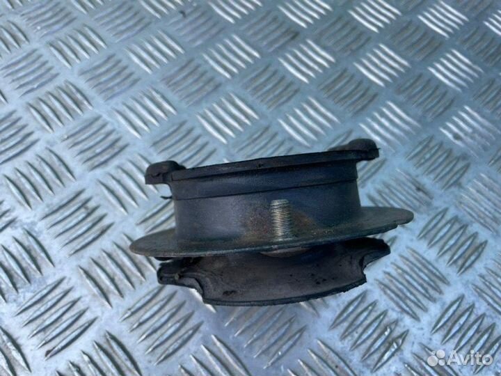 Опора Mercedes-Benz W124 M111 2.2 1992