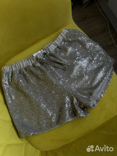 Шорты в пайетках