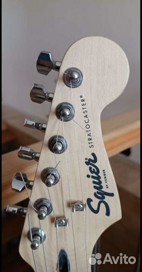 Электрогитара Fender Squier Bullet Strat Trem
