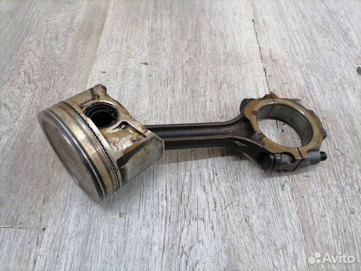 Поршень с шатуном Nissan Maxima A33 VQ20DE 2004