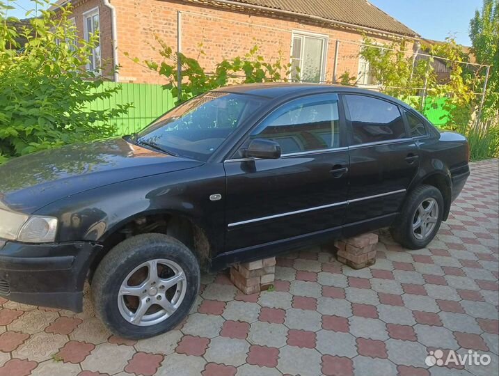 Volkswagen Passat 1.6 AT, 2000, битый, 200 000 км