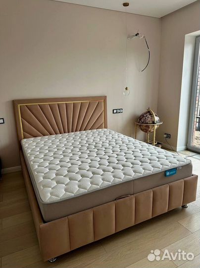 Кровать с изголовьем