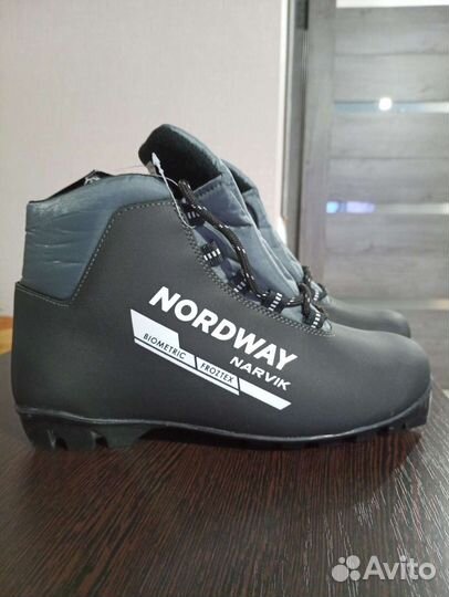 Лыжные ботинки