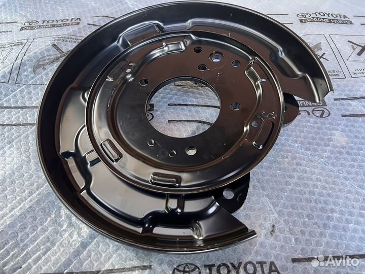 Кожух тормозного диска заднего Land Cruiser 200